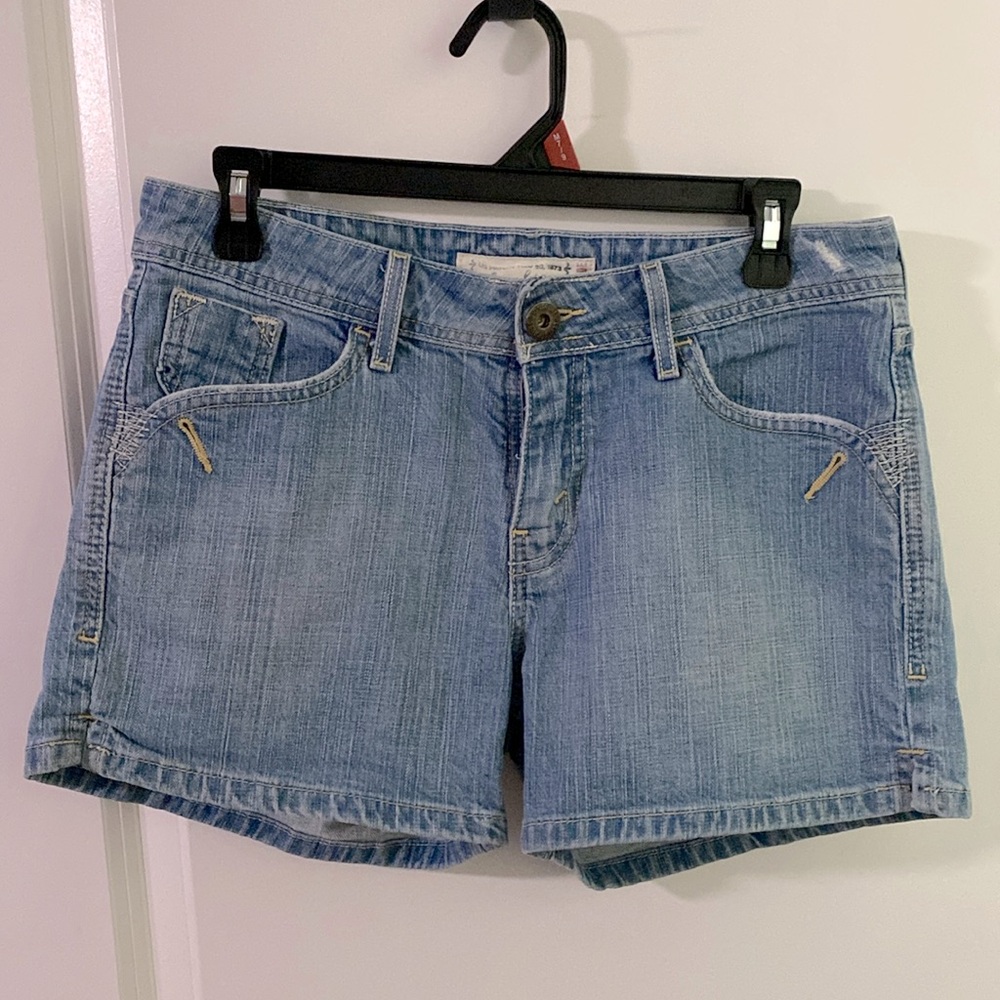 Levi’s Stratus Signature Jean shorts